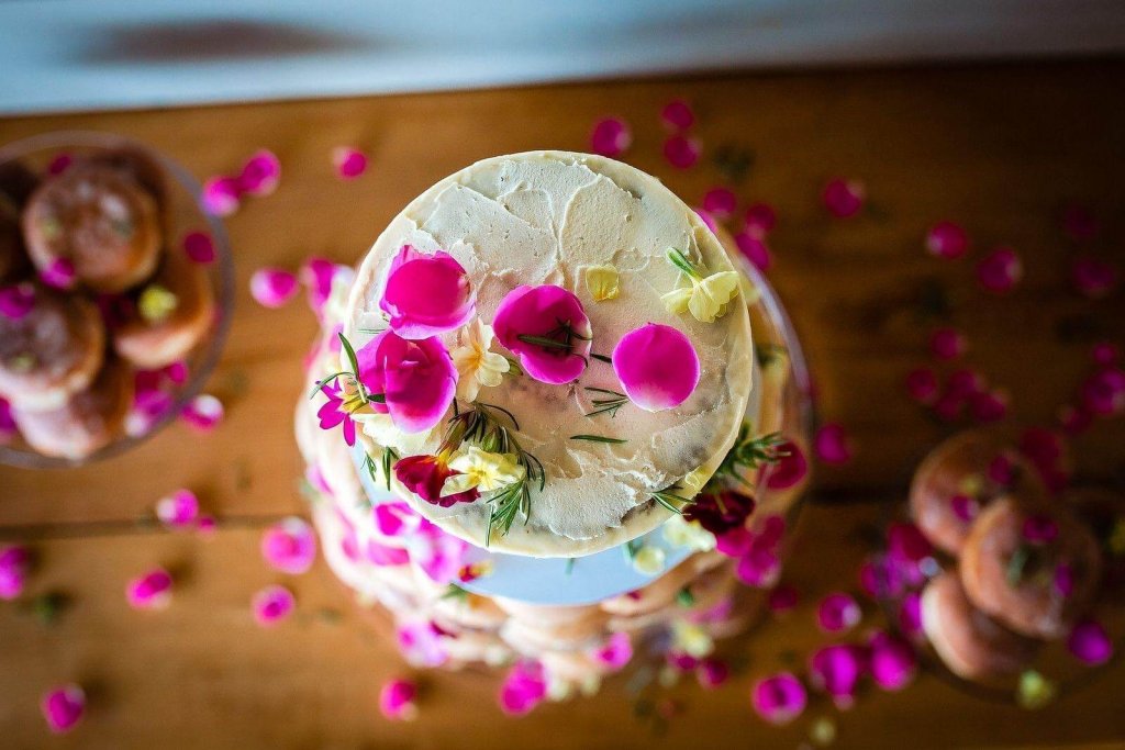 luxury wedding cake designer - 
