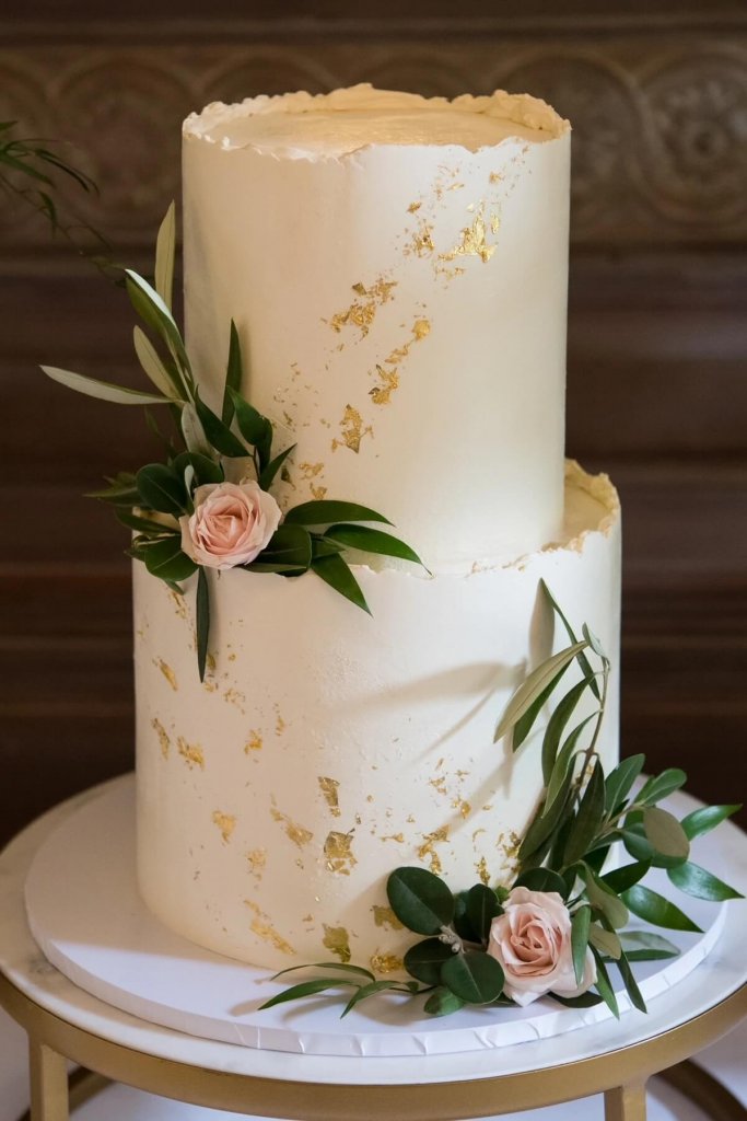 luxury wedding cake Cotswolds with gold leaf-1 vanilla pod bakery - luxury wedding cake designer