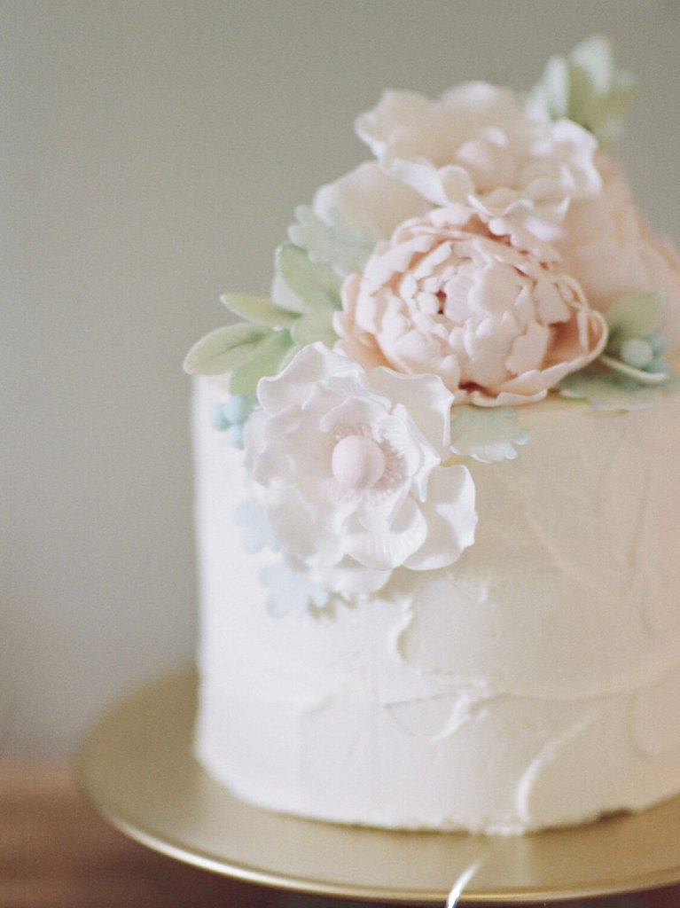 luxury wedding cake cotswolds peonies 2 vanilla pod bakery - luxury wedding cake designer