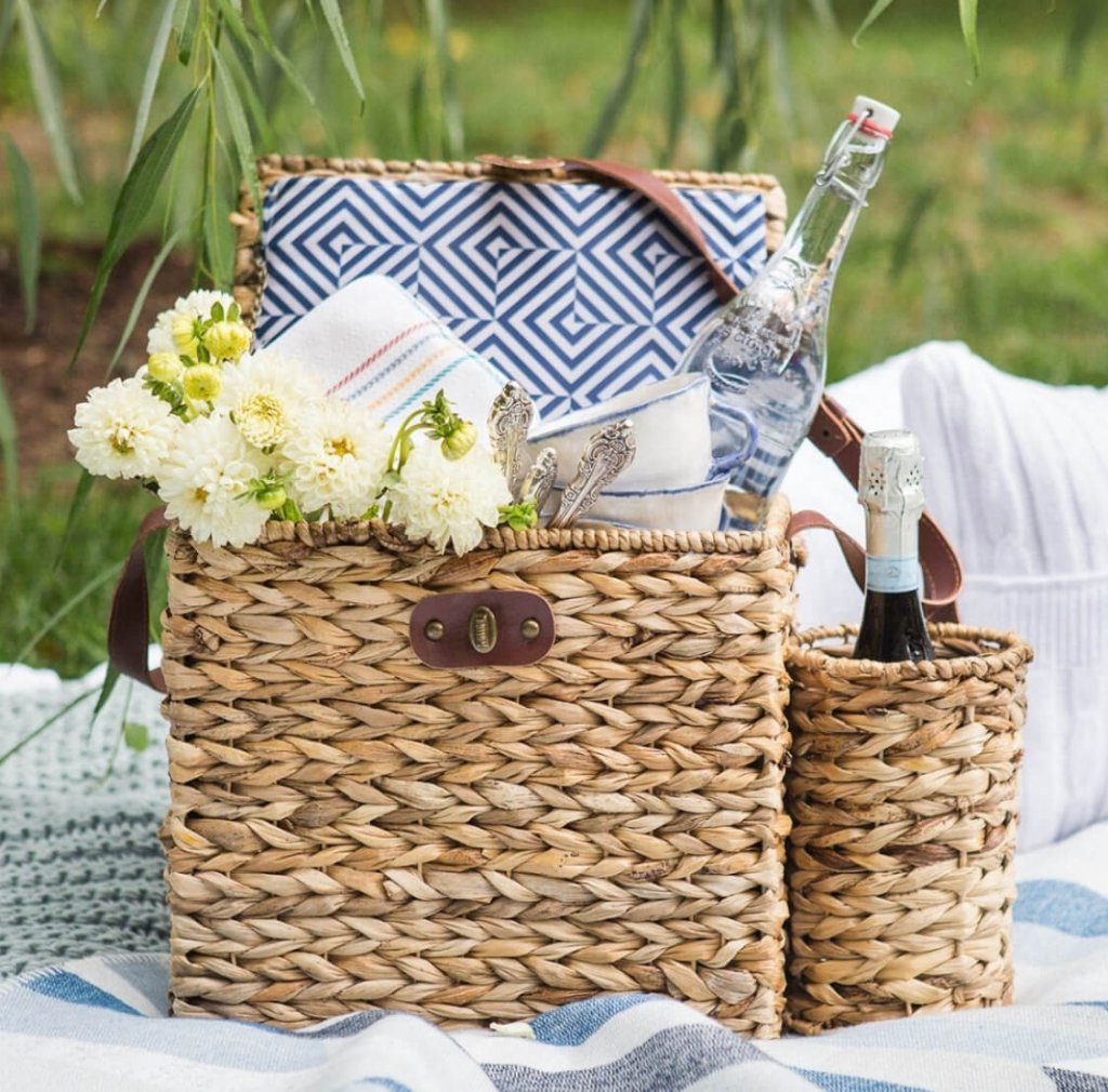 basket to welcome wedding guest