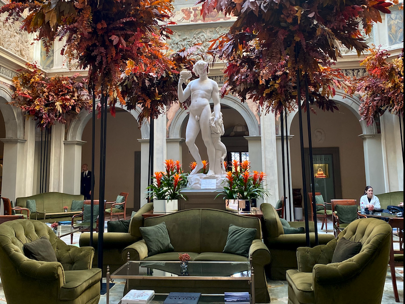 Lobby area at the Four Season hotel in Florence where you can reserve a hotel blocks 